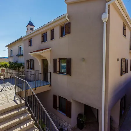 Damir With Terrace דירה *