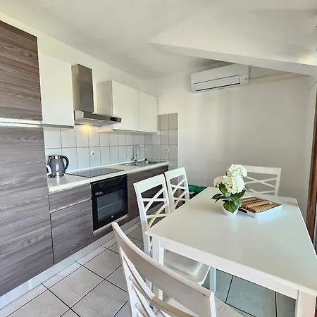 Damir With Terrace * קריקווניצה