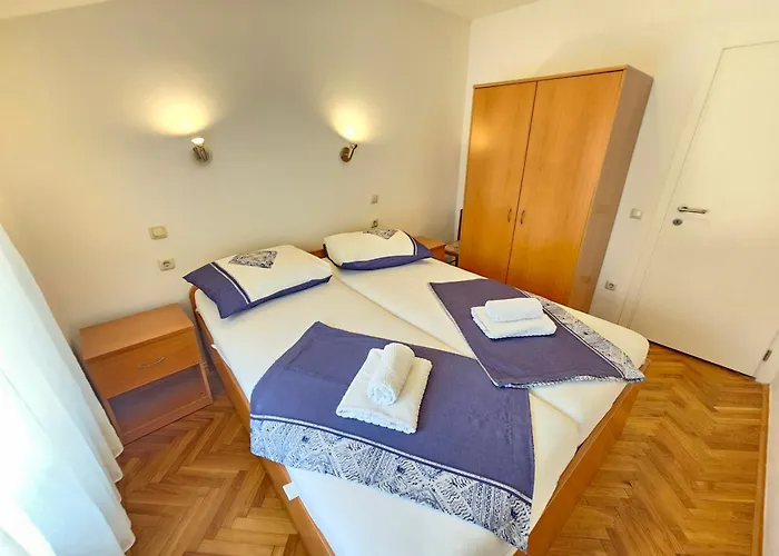 Damir With Terrace Apartman