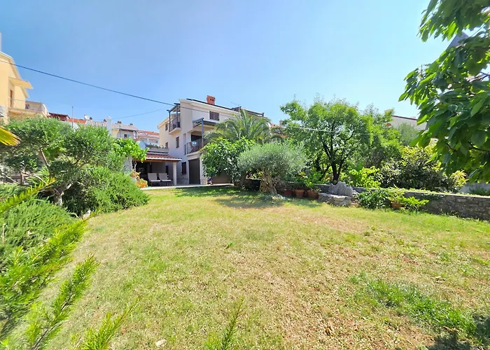 Damir With Terrace Apartman