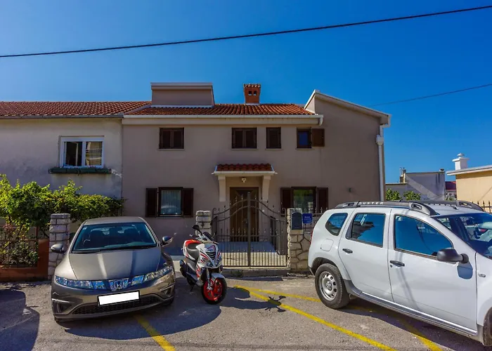 Damir With Terrace Apartman